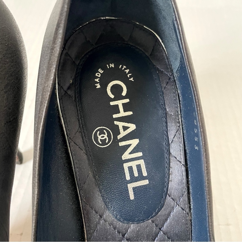 CHANEL  Lambskin Crystal CC Pumps 39.5 grey - Picture 16 of 16